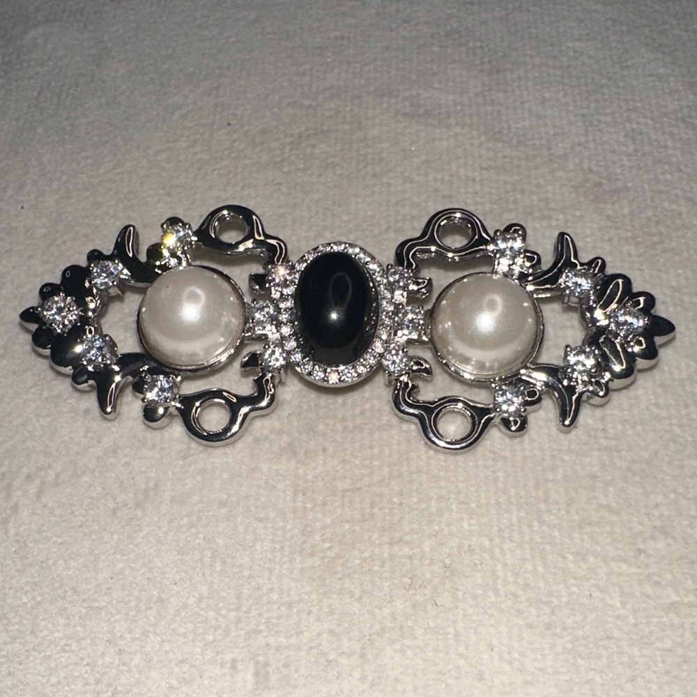 14k White gold-plated Silver-Tone Pearl & Black Cabochon Brooch